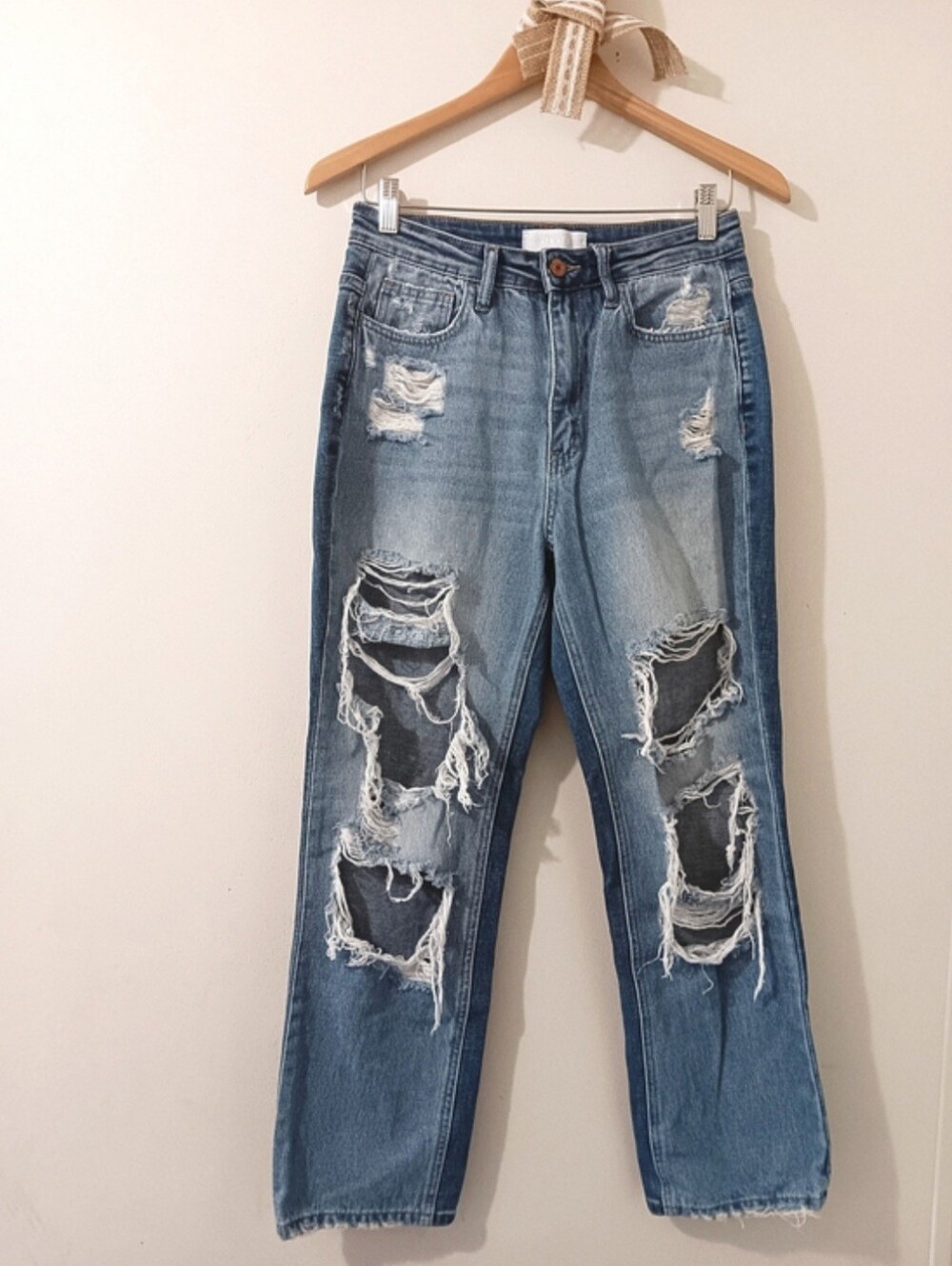 Vervet Two Tone 90s High Rise Distressed Denim Straight Leg Boyfriend Jeans 27